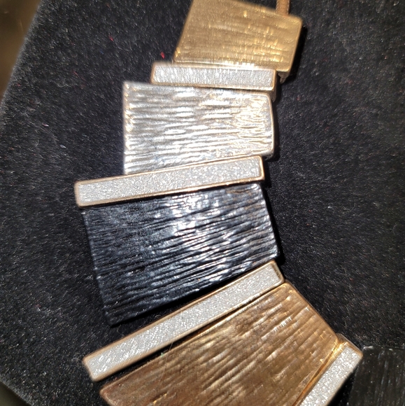 Fashion Necklace - Picture 2 of 3